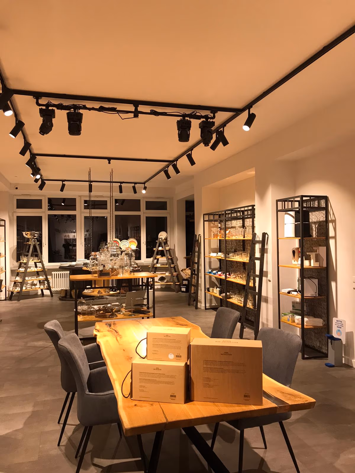 Gastro- & Bistrotische — Referenz 03 — Gastro- & Bistrotische von BRETTArt Hamburg