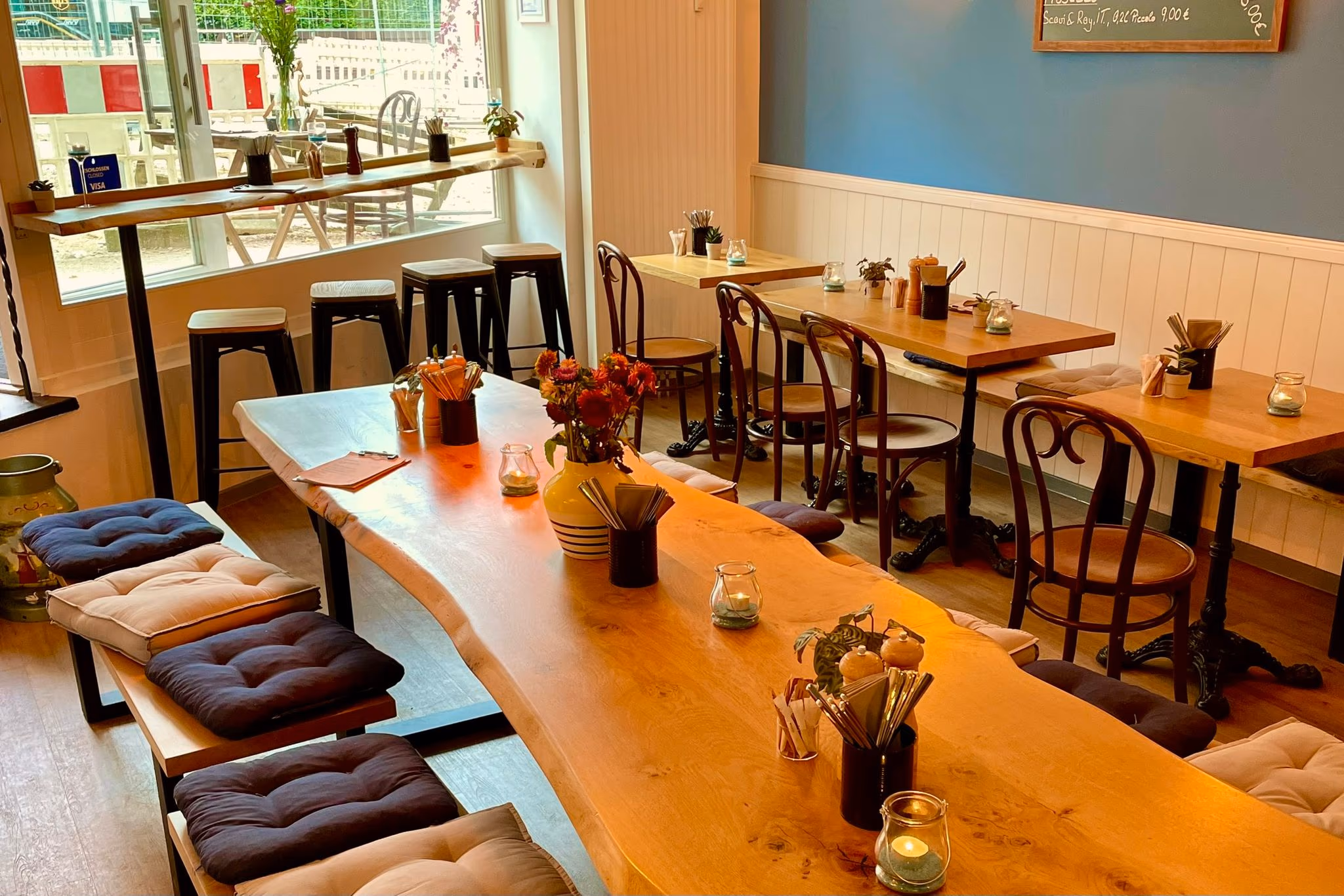 Gastro- & Bistrotische — Referenz 05 — Gastro- & Bistrotische von BRETTArt Hamburg