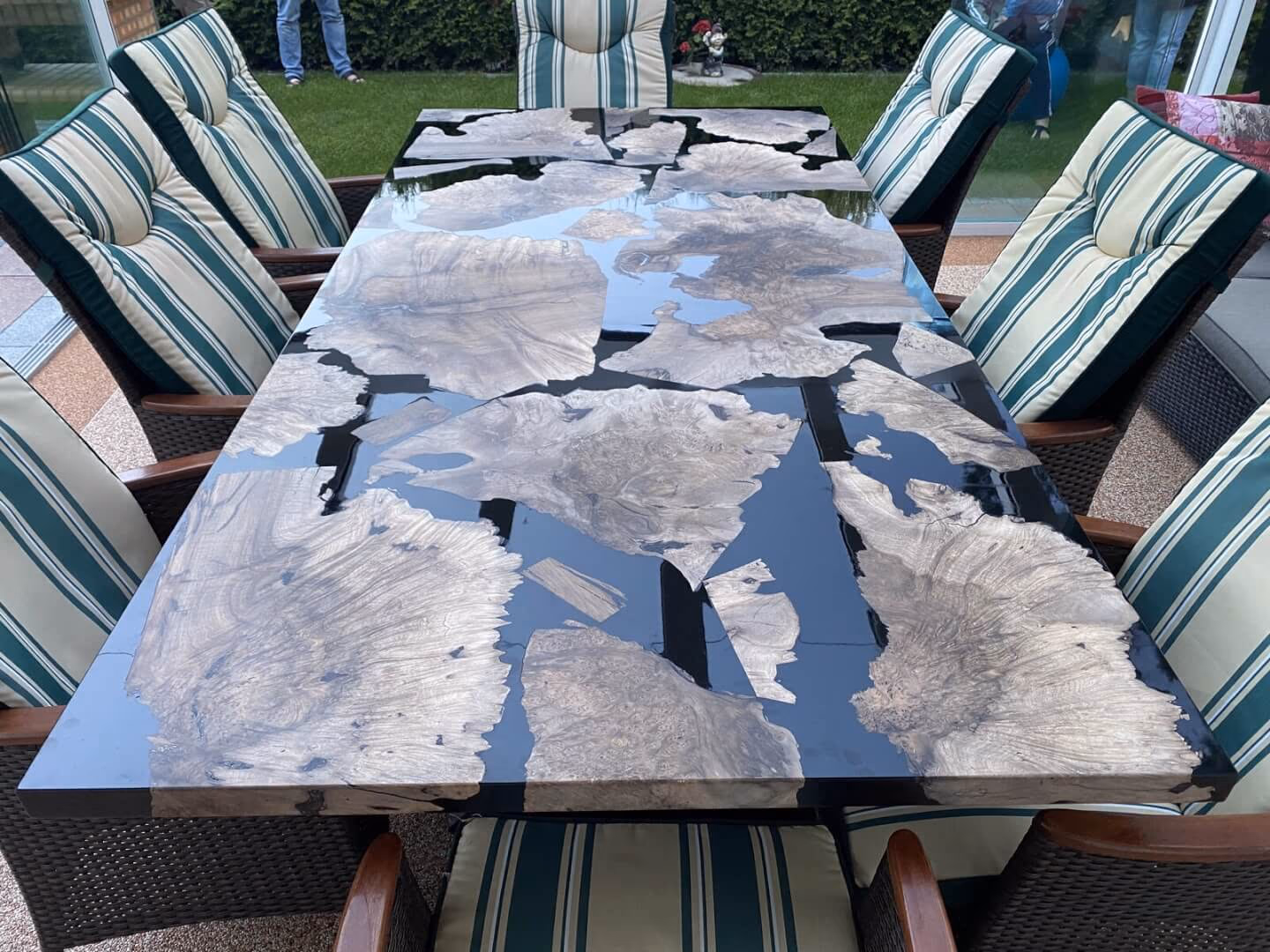 BRETTArt Rivertable Grau Terrasse Laenglich — Rivertable von BRETTArt Hamburg