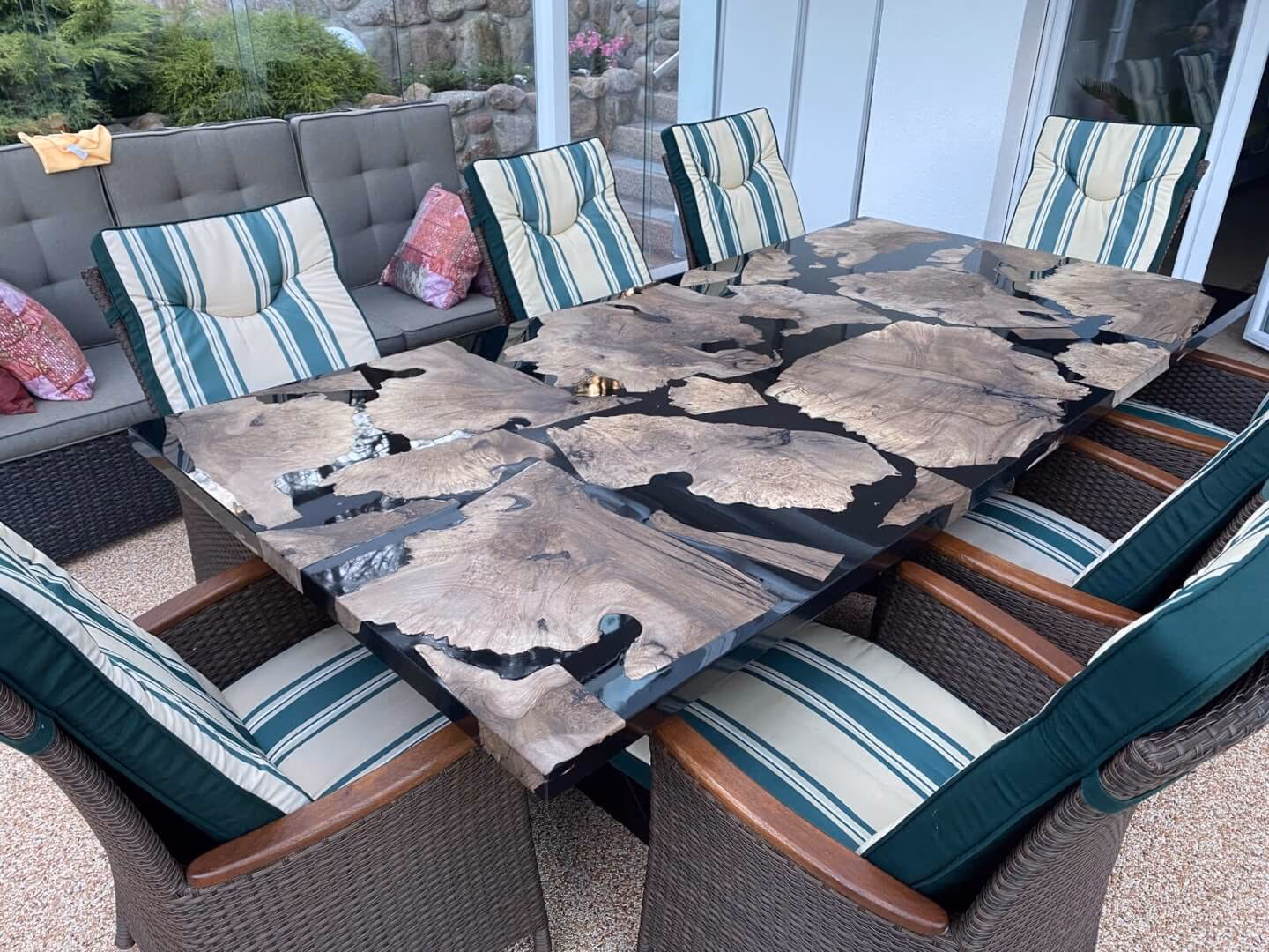 BRETTArt Rivertable Grau Terrasse Quadratisch — Garten- & Terrassentische von BRETTArt Hamburg