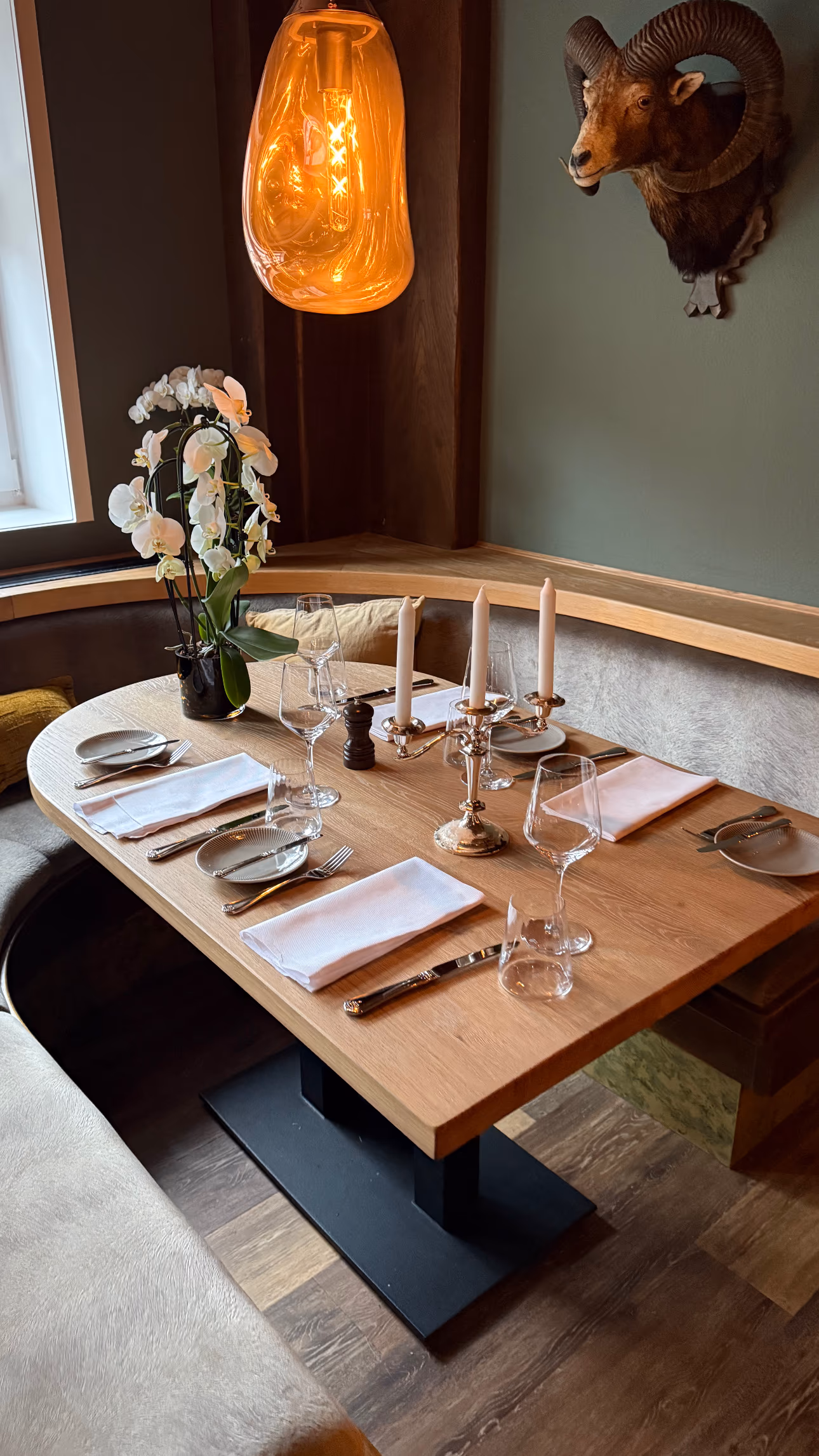 Gastro- & Bistrotische — Referenz 06 — Gastro- & Bistrotische von BRETTArt Hamburg