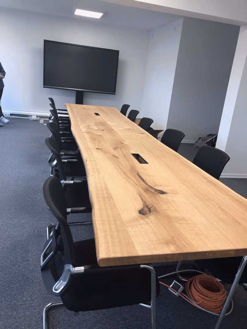 Großer Konferenztisch BRETTArt Hamburg — Konferenztisch von BRETTArt Hamburg