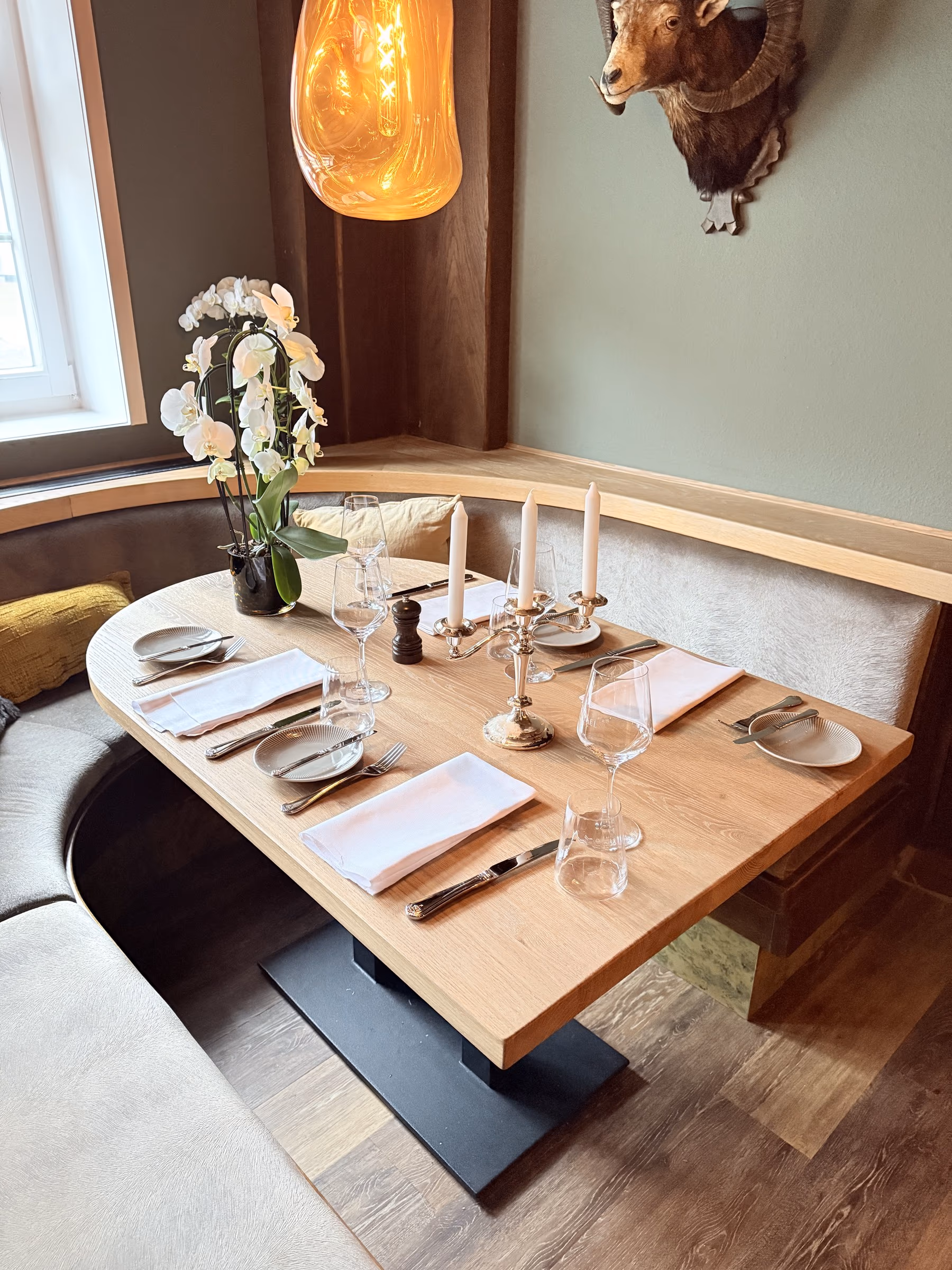 Gastro- & Bistrotische — Referenz 15 — Gastro- & Bistrotische von BRETTArt Hamburg