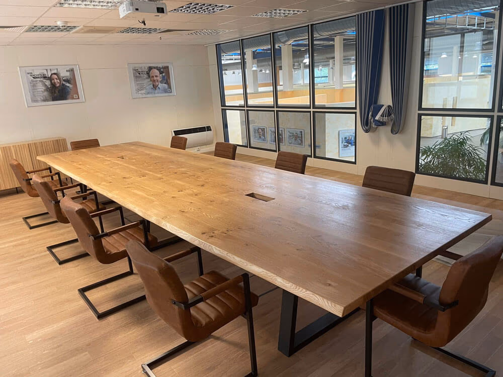 Konferenztisch aus einem Stück (2) — Konferenztisch von BRETTArt Hamburg