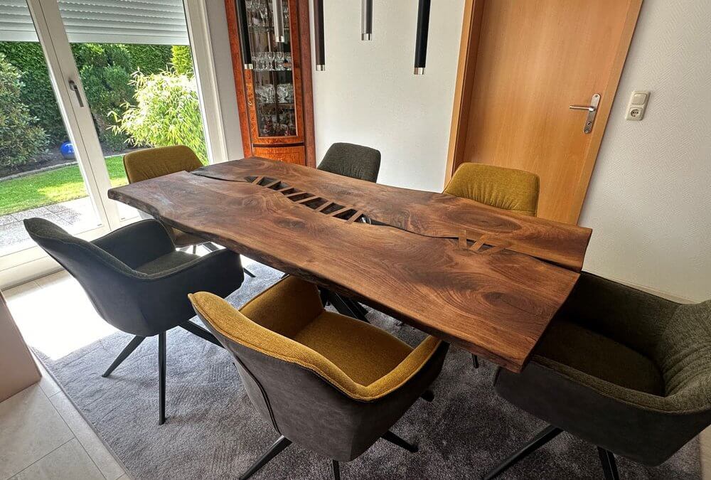 Esstisch aus Nussbaum-Massivholz – BRETTArt Hamburg